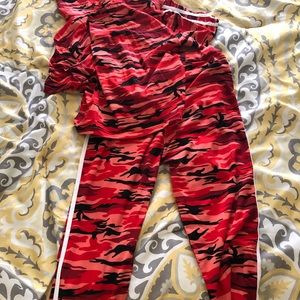 Red and black camo set